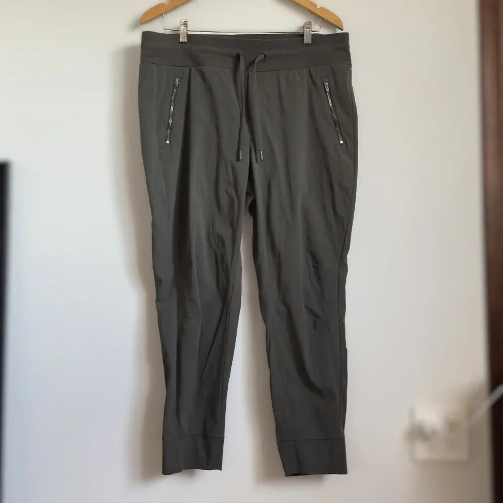Athleta Trekkie North Jogger Olive Travel Athleisure Hi-Rise Zip Pkts Sz 16 - Picture 2 of 7